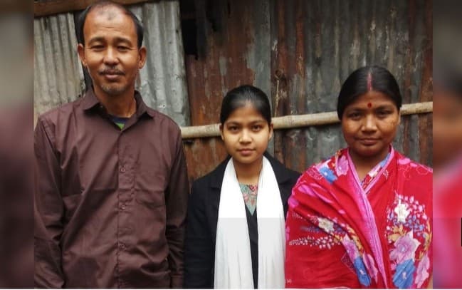 মেডিকেলে পড়ার খরচ নিয়ে দুশ্চিন্তায় ঠাকুরগাঁও এর শ্রাবন্তীর