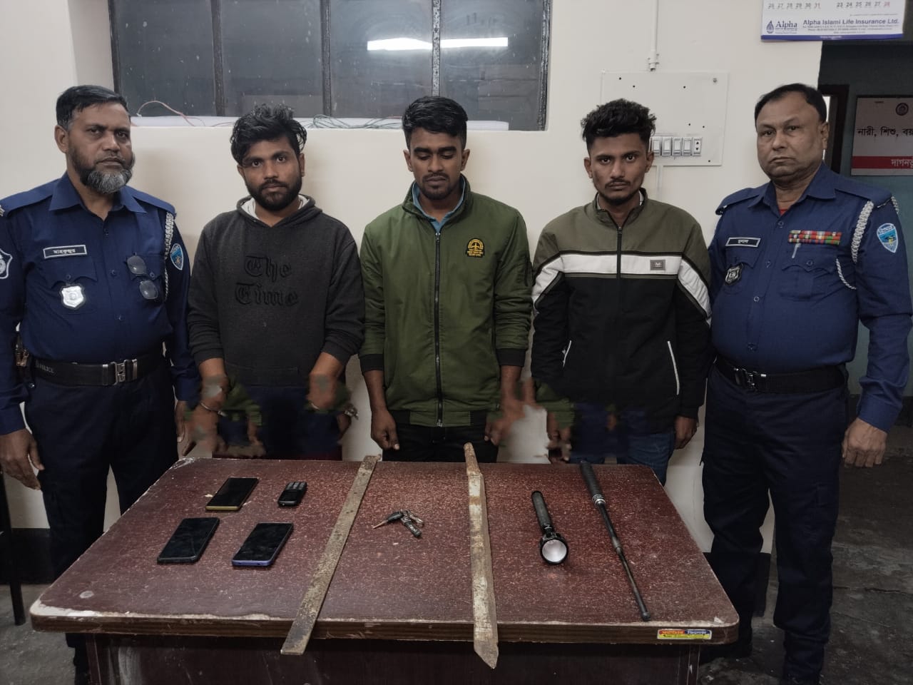 দাগনভূঞা থানাধীন জায়লস্কর এলাকা থেকে তিন ডাকাত গ্রেফতার