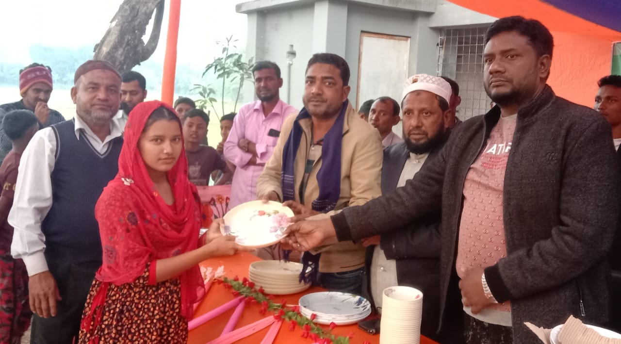 বড়বাড়ী মাধ্যমিক বিদ্যালয়ে বার্ষিক ক্রীড়া ও সাংস্কৃতিক প্রতিযোগীতা শেষে বিজয়ীদের মাঝে পুরস্কার বিতরণ