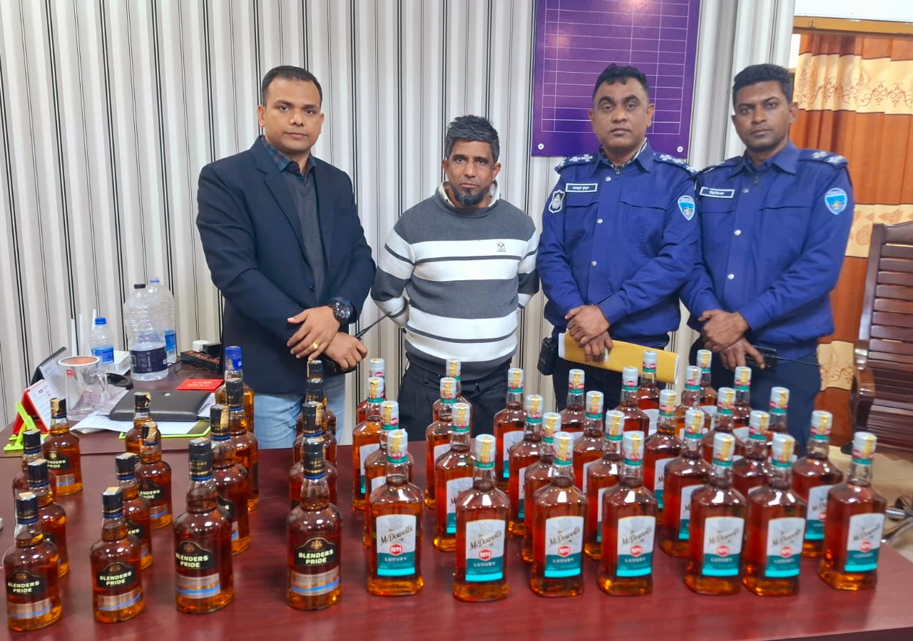 দাউদকান্দি গৌরপুর বাজারে ৪৬ বোতল বিদেশী মদ সহ একজন আসামী