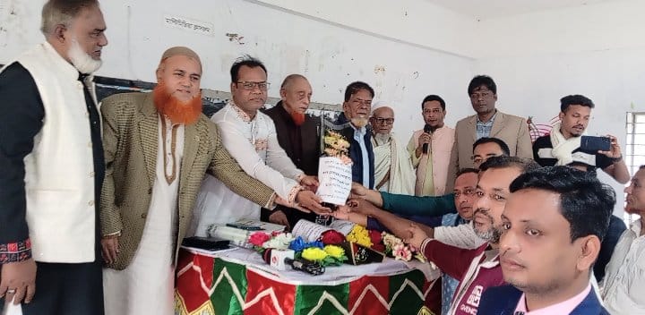 থানার হাট স্কুলের এডহক কমিটিকে এলাকাবাসীর উদ্যোগে সংবর্ধনায় প্রদান 
