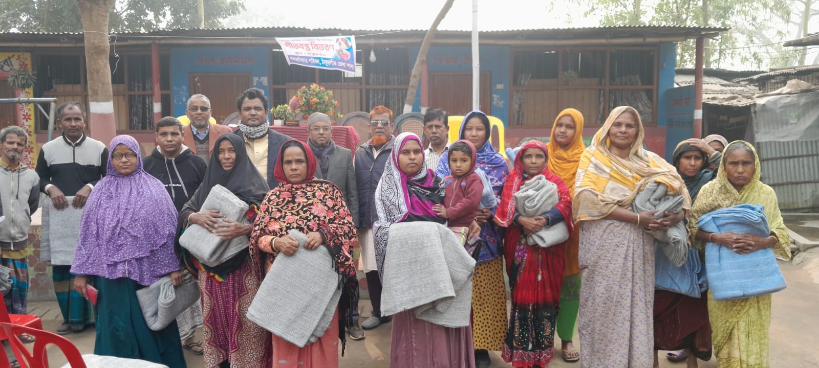 ভিপি নূরের জন্মদিন উপলক্ষে অসহায় মাঝে কম্বল বিতরণ পীরগঞ্জে