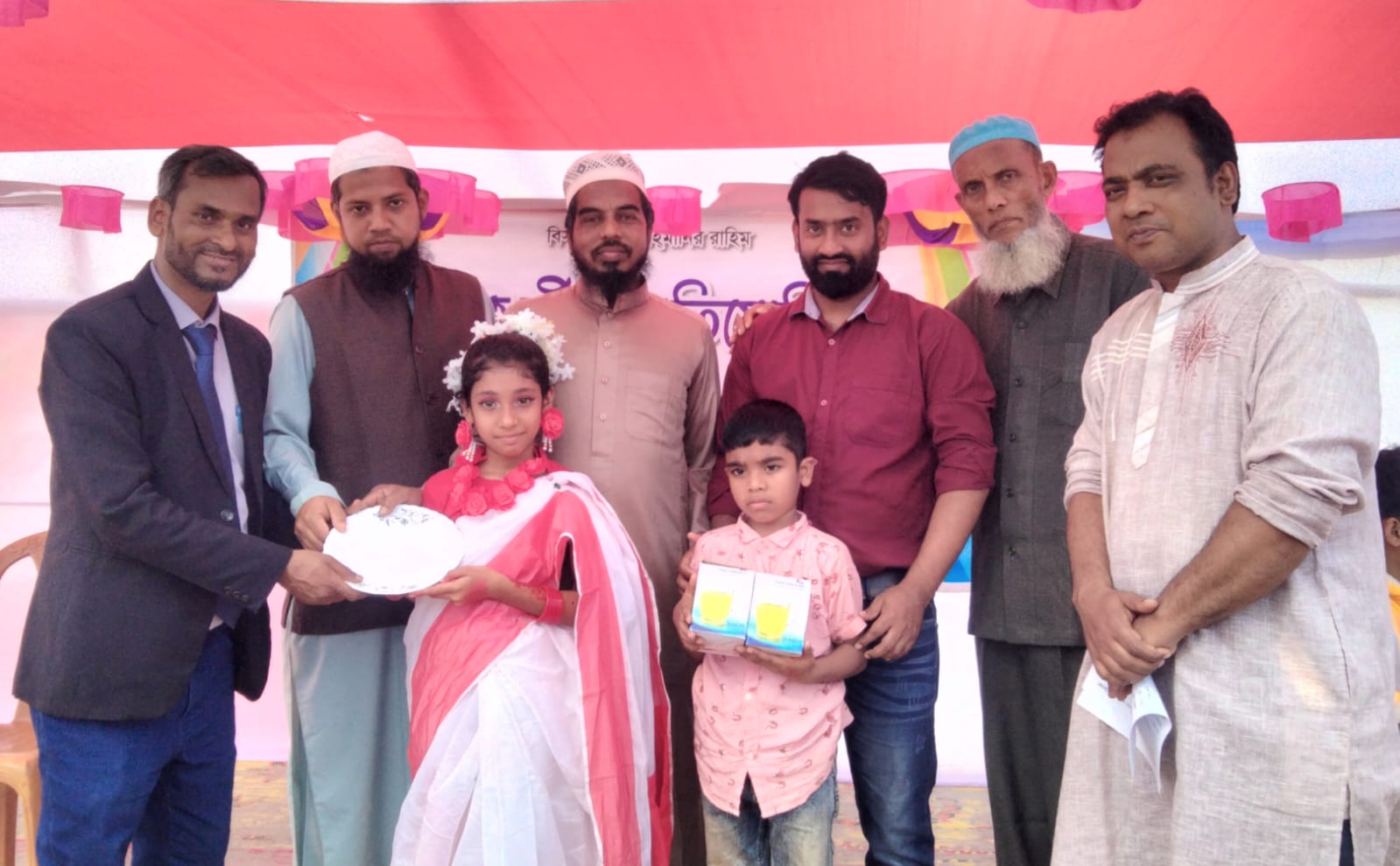 দাউদকান্দিতে গোল্ডেন ফিউচার একাডেমীর বার্ষিক ক্রীড়া প্রতিযোগীতার পুরস্কার বিতরন