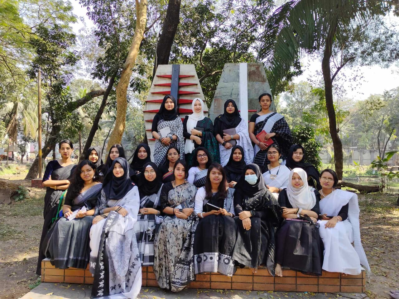 আন্তর্জাতিক মাতৃভাষা দিবস বসুন্ধরা শুভসংঘ গভর্নমেন্ট কলেজ অব অ্যাপ্লাইড হিউম্যান সাইন্স ২১ জন আবৃত্তিশিল্পী কবিতা নিবেদন করেন