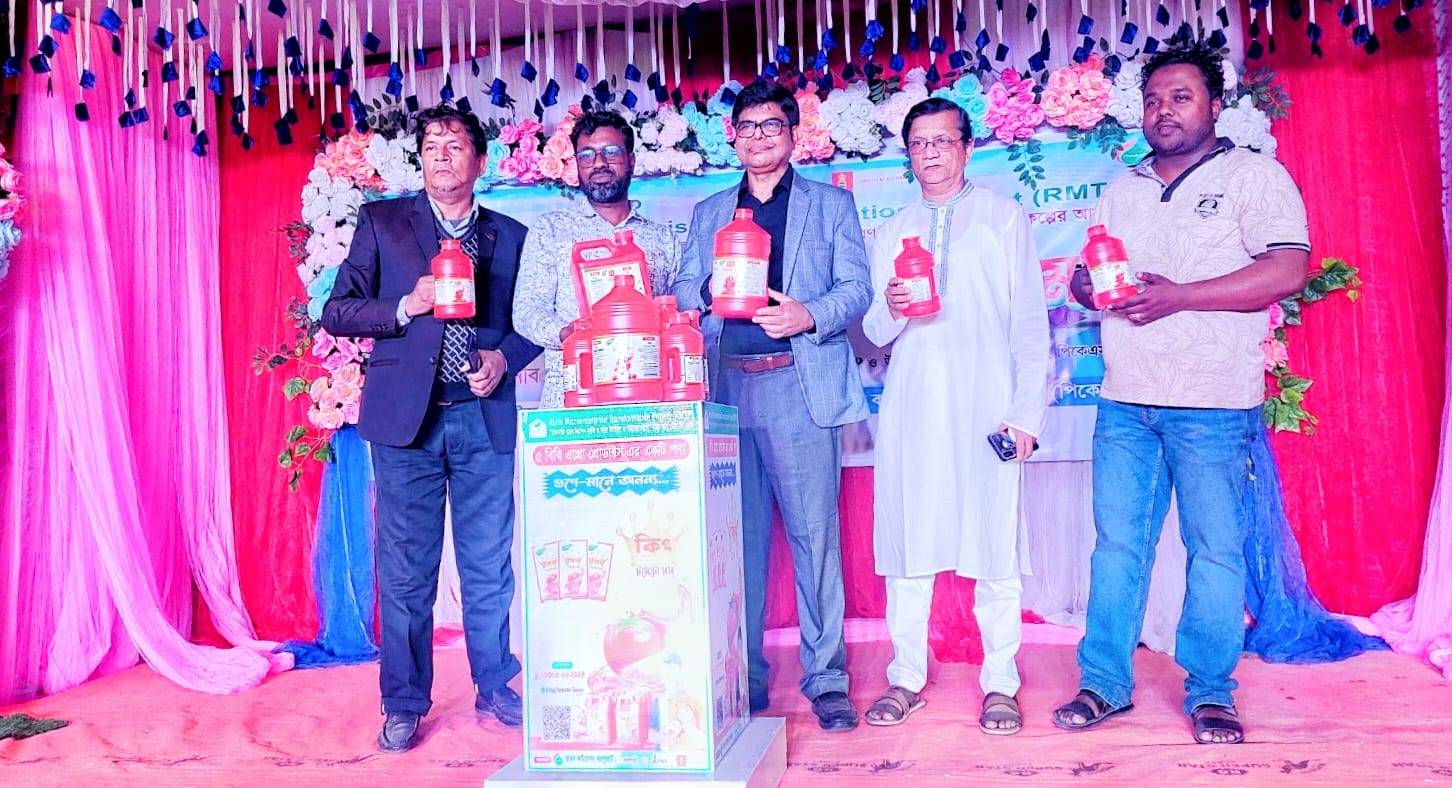 জয়পুরহাটে স্থানীয়ভাবে উৎপাদিত টমেটো সস এর বাজারজাতকরনের উদ্বোধন