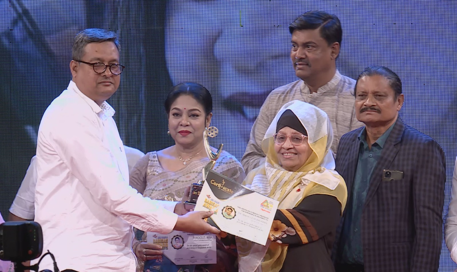 সেরা পরিচালকের পুরস্কার পেলেন কে এম মাহমুদ হাসান