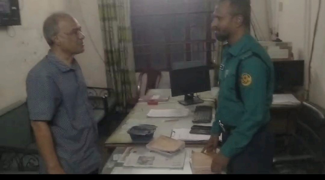 ভোর রাতে পুলিশের টহল কার্যক্রম আকস্মিক পরিদর্শনে স্বরাষ্ট্র উপদেষ্টা