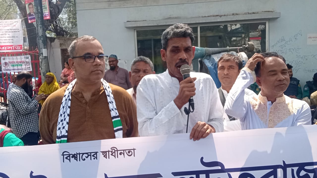 অব্যাহত আলুর মূল্য পতনের প্রতিবাদে ৩ দফা দাবীতে মানববন্ধন