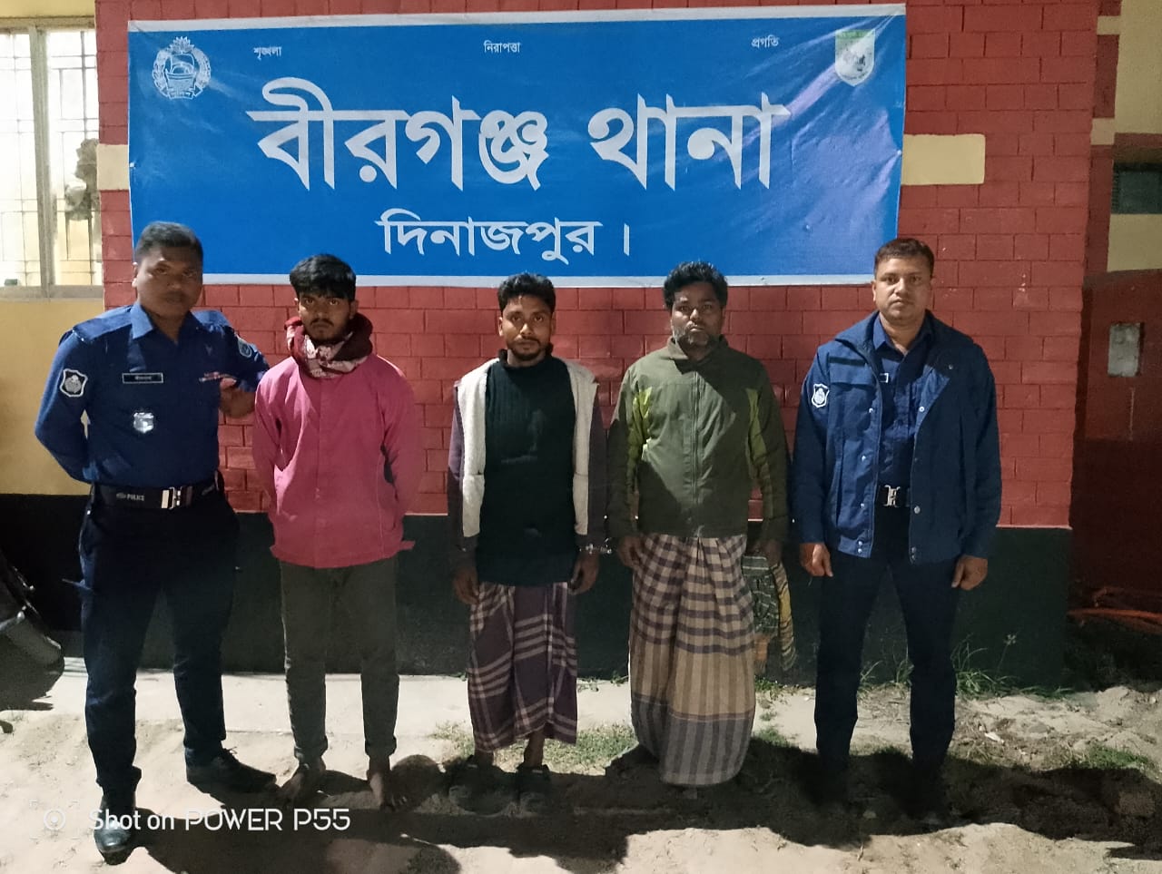 বীরগঞ্জে চুরি, ছিনতাই রোধে পুলিশের সাড়াশি অভিযান।