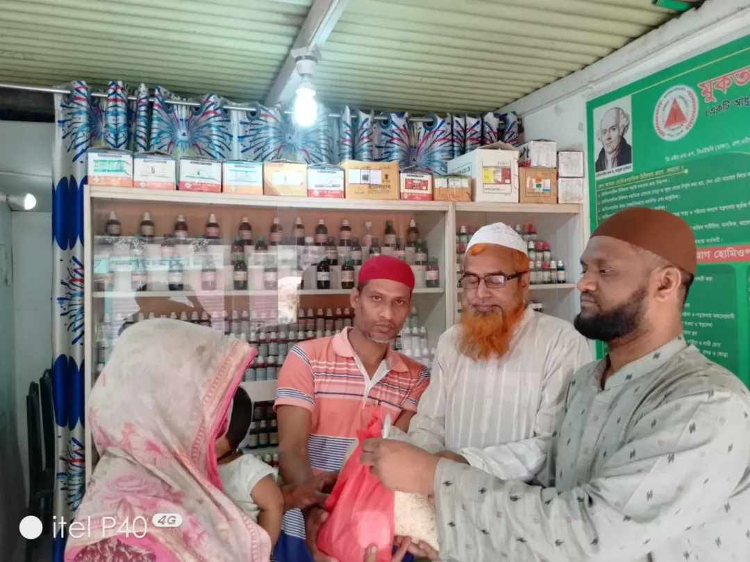 টাঙ্গাইল নাগরপুরে মুকতাদির হোমিও চিকিৎসা কেন্দ্র কর্তৃক ইফতার সামগ্রী বিতরণ-