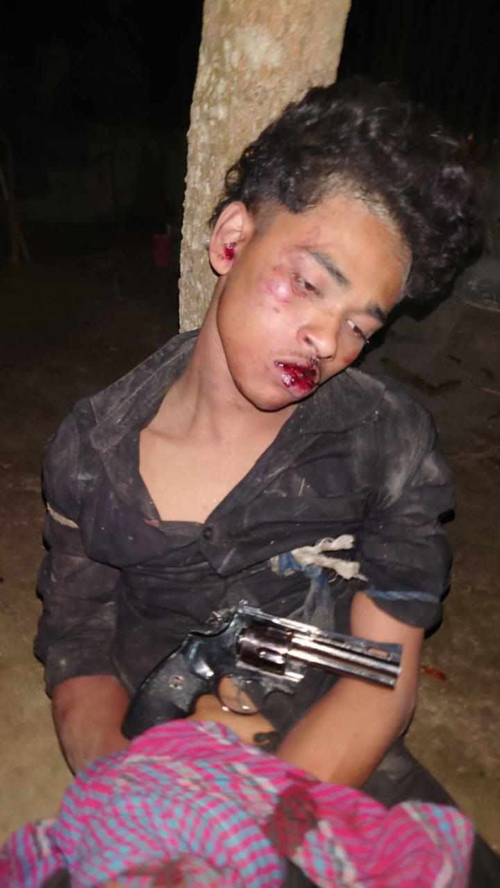 দু’দল গ্রামবাসীর মধ্যে চরম উত্তেজনা   প্রেমিকার সাথে দেখা করতে গিয়ে গনপিটুনীর  শিকার প্রেমিক ॥ খেলনা পিস্তলসহ উদ্ধার করলো পুলিশ