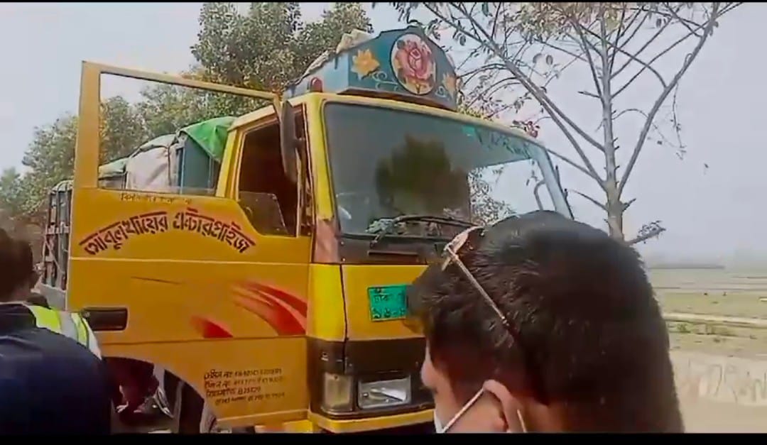 দিনাজপুর বীরগঞ্জে ট্রাক-মোটরসাইকেলের মুখোমুখি সংঘর্ষে নিহত ১