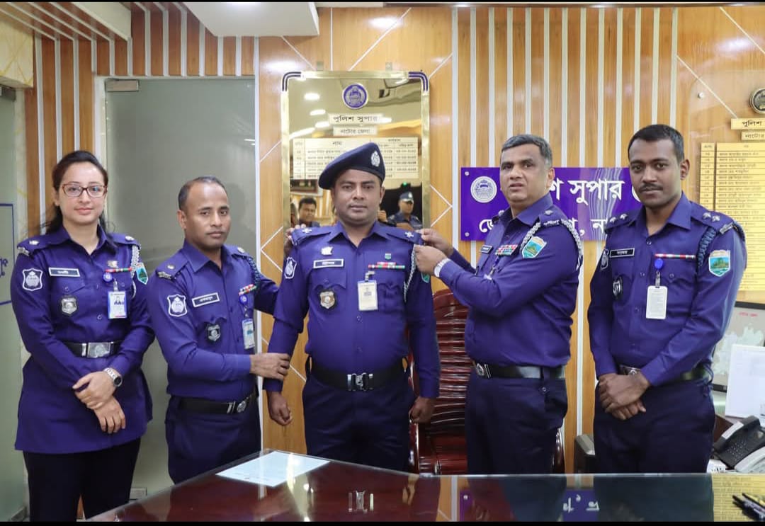 গাইবান্ধায় পদোন্নতিপ্রাপ্ত পুলিশ সদস্যদের র‍্যাংক ব্যাজ পরিধান অনুষ্ঠিত