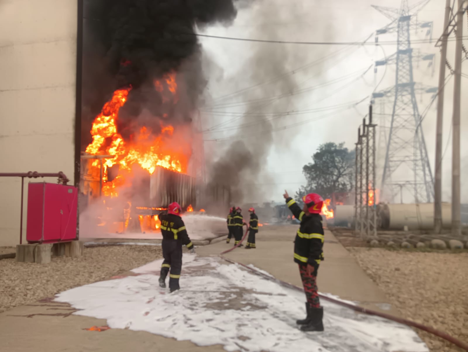 আমিনবাজার পাওয়ার গ্রিডে লাগা আগুন নিয়ন্ত্রণে এসেছে