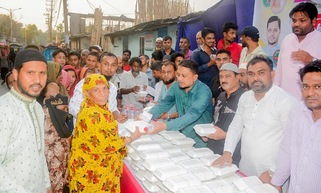 বিএনপি কথামালার রাজনীতি করে না: আতুরার ডিপো এলাকায় ইফতার বিতরণকালে ইদ্রিস আলী