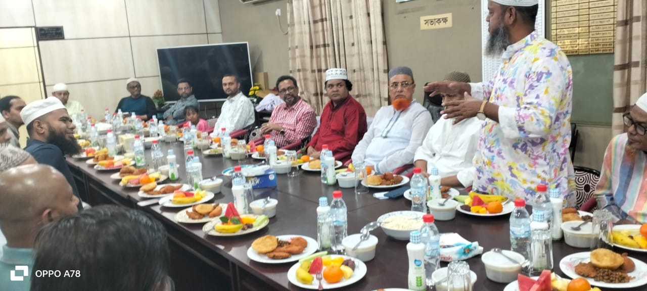 বায়তুল মোকাররম মার্কেটের ব্যবসায়ীদের উদ্যোগে ২০০০ মানুষের গণ ইফতার প্রতিদিন শরিক হতে পারেন যে কেউ