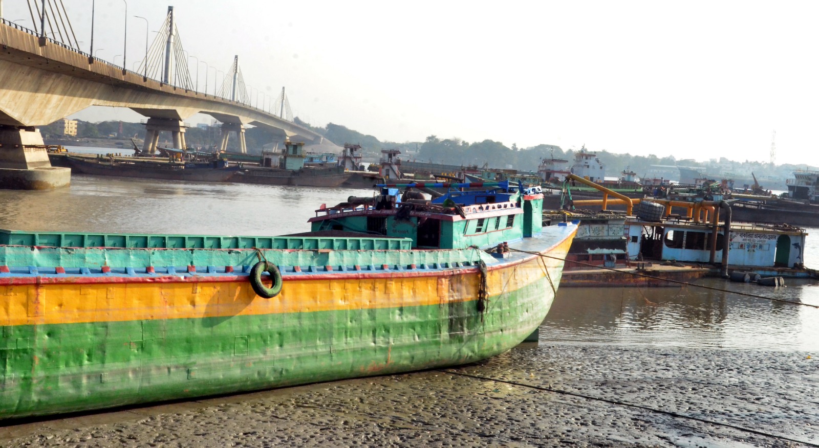 নৌ-পথে বাল্কহেড আবির বোডি (আবির এন্টারপ্রাইজ) তে ডাকাতি