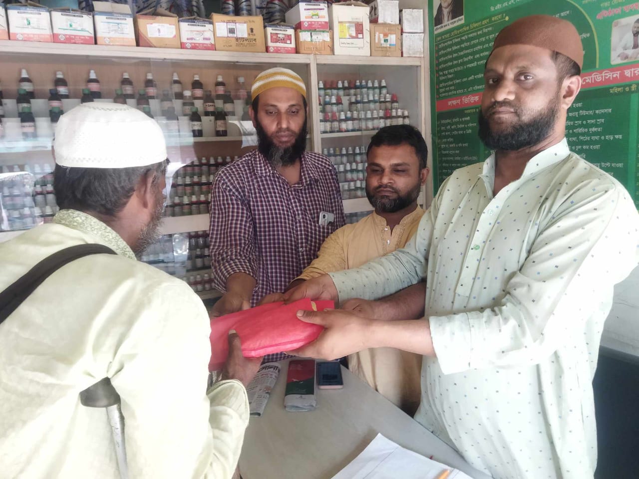 নাগরপুরে ঈদ সামগ্রী ও বস্ত্র বিতরণ করলেন ডা.এম.এ.মান্নান