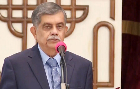 উপদেষ্টা হিসেবে শপথ নিয়েছেন রফিকুল (সি. আর) আবরার