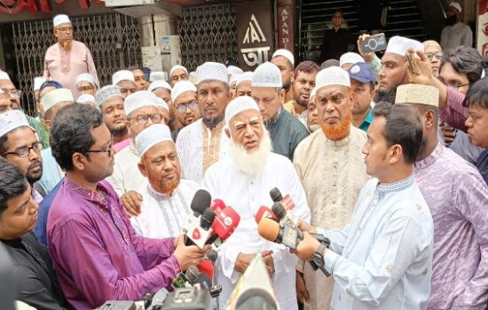 ঈদের নামাজ শেষে জামায়াত আমির ৩২টি শহীদ পরিবারের সদস্যদের সঙ্গে ঈদ উদযাপন করেন