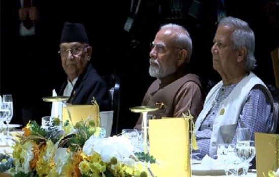 নৈশভোজের টেবিলে পাশাপাশি ড. ইউনূস-নরেন্দ্র মোদি