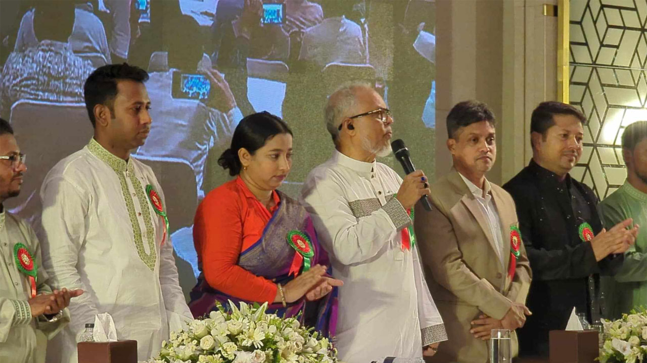 শক্তিশালী পররাষ্ট্রনীতিসহ ৯টি মূলমন্ত্র নিয়ে আত্মপ্রকাশ করেছে বাংলাদেশ আ-আম জনতা পার্টি