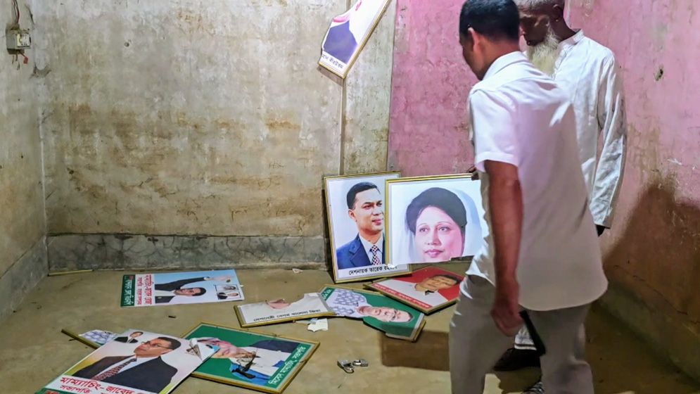 বান্দরবানে জয় বাংলা ১৬ স্লোগান দিয়ে রাতের আঁধারে বিএনপি অফিস ভাঙচুর