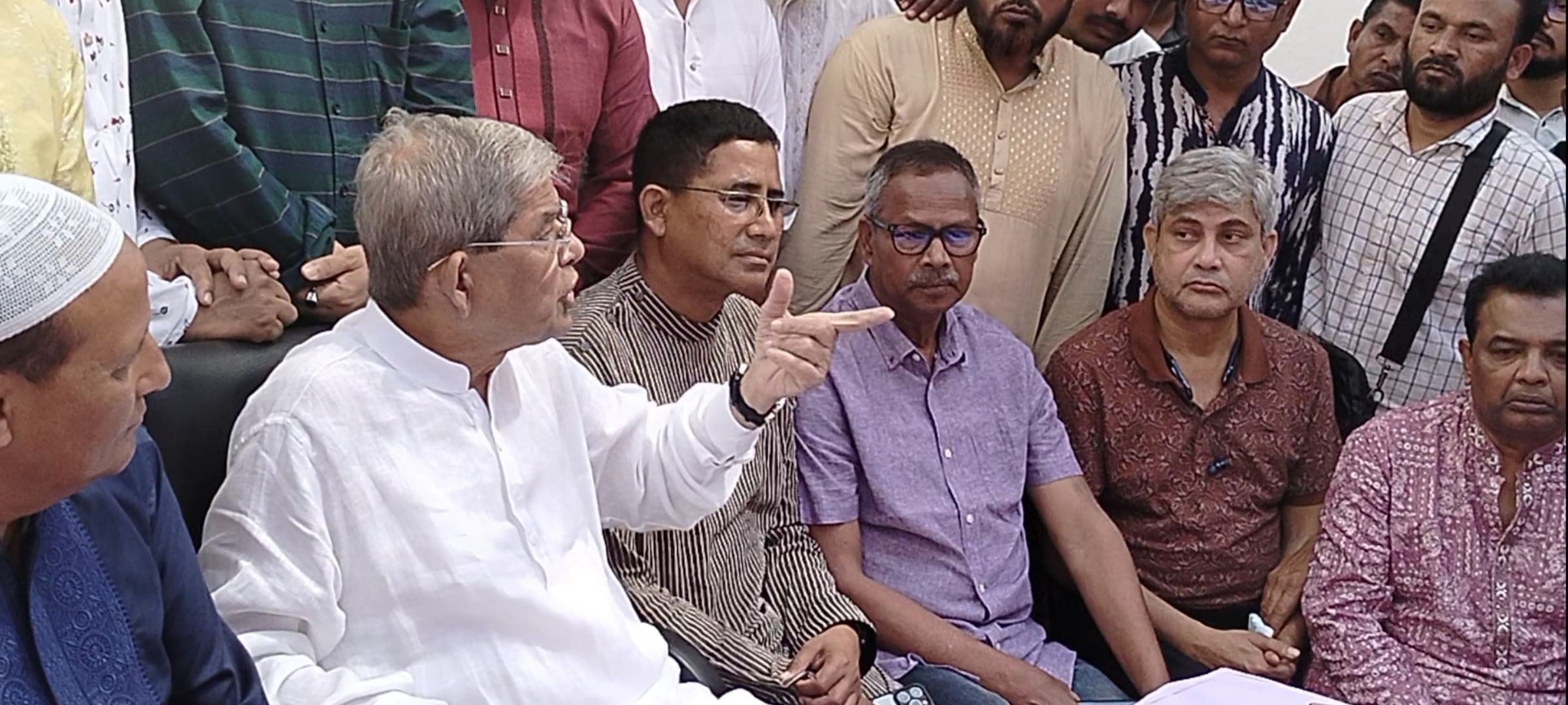 আন্দোলনকারী শক্তিগুলোর ভিন্ন ভিন্ন মত নিয়ে দেশজুড়ে সংঘাতের কোনো আশংকা নেই। জনসাধারণ যার এজেন্ডা গ্রহণ করবে তারাই ভোটে নির্বাচিত হবে- ঠাকুরগাঁওয়ে মির্জা ফখরুল