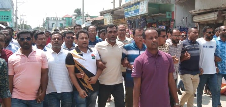 ফুলতলা বিএনপি নেতার উপর বোমা হামলার প্রতিবাদে কয়রায় বিএনপির বিক্ষোভ মিছিল