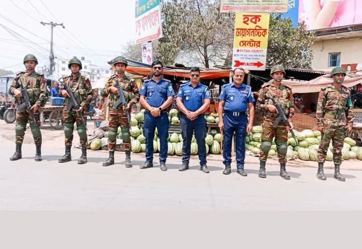 যানজোট প্রতিরোধে বীরগঞ্জ পুলিশ সেনাবাহিনীর যৌথ অভিযানে স্বস্তি.