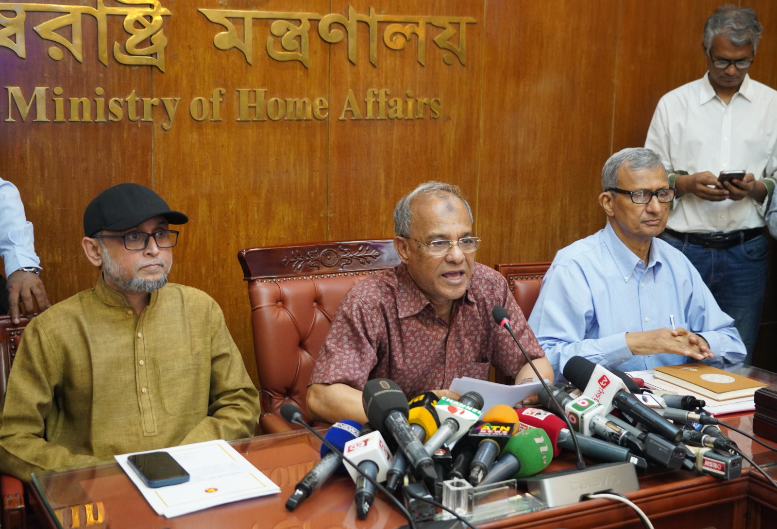 নববর্ষ উদযাপনকে কেন্দ্র করে কোনো নিরাপত্তা হুমকি নেই- স্বরাষ্ট্র উপদেষ্টা