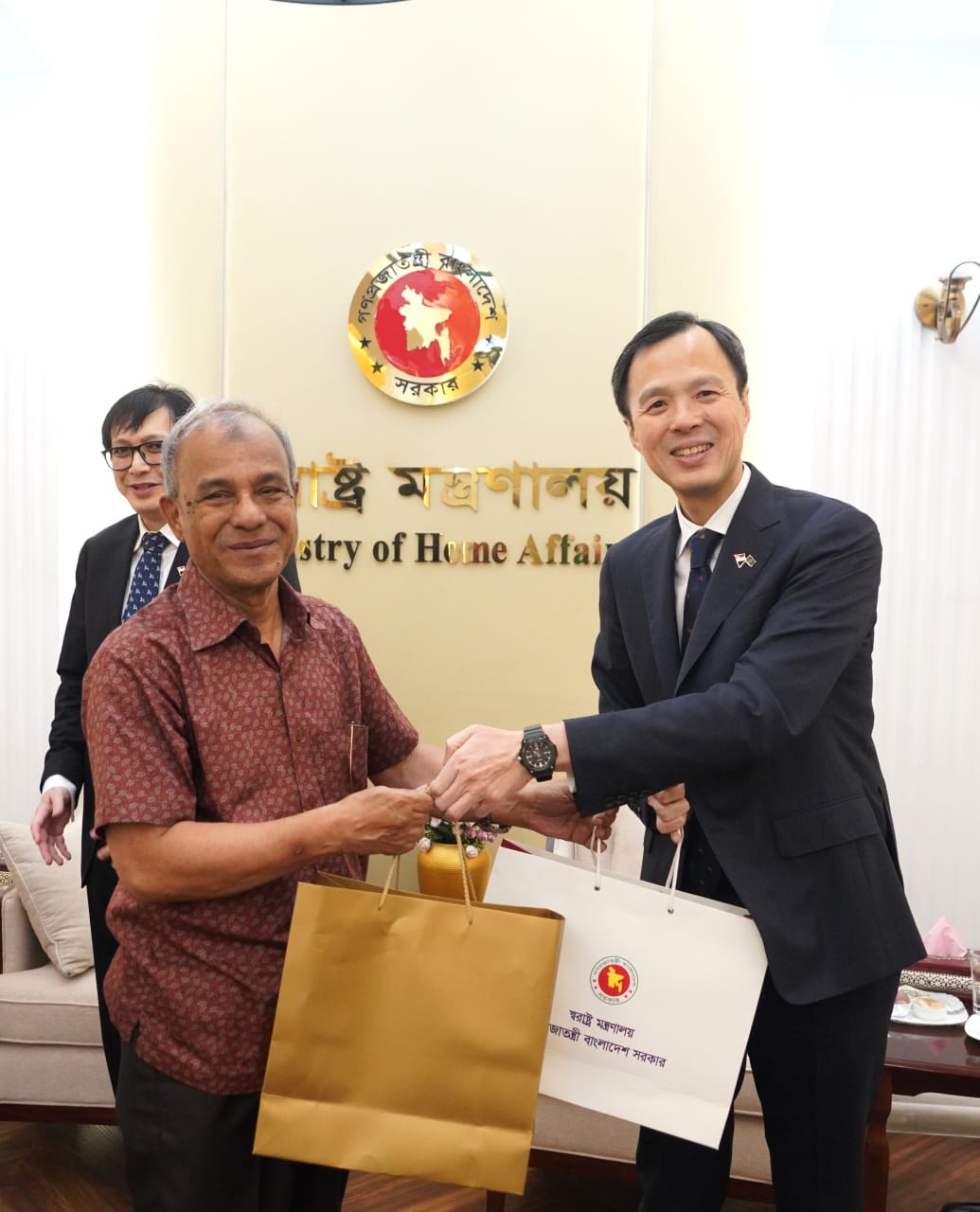 বাংলাদেশকে দুর্নীতিমুক্ত করতে সিঙ্গাপুর মডেল অনুসরণ করা প্রয়োজন- স্বরাষ্ট্র উপদেষ্টা