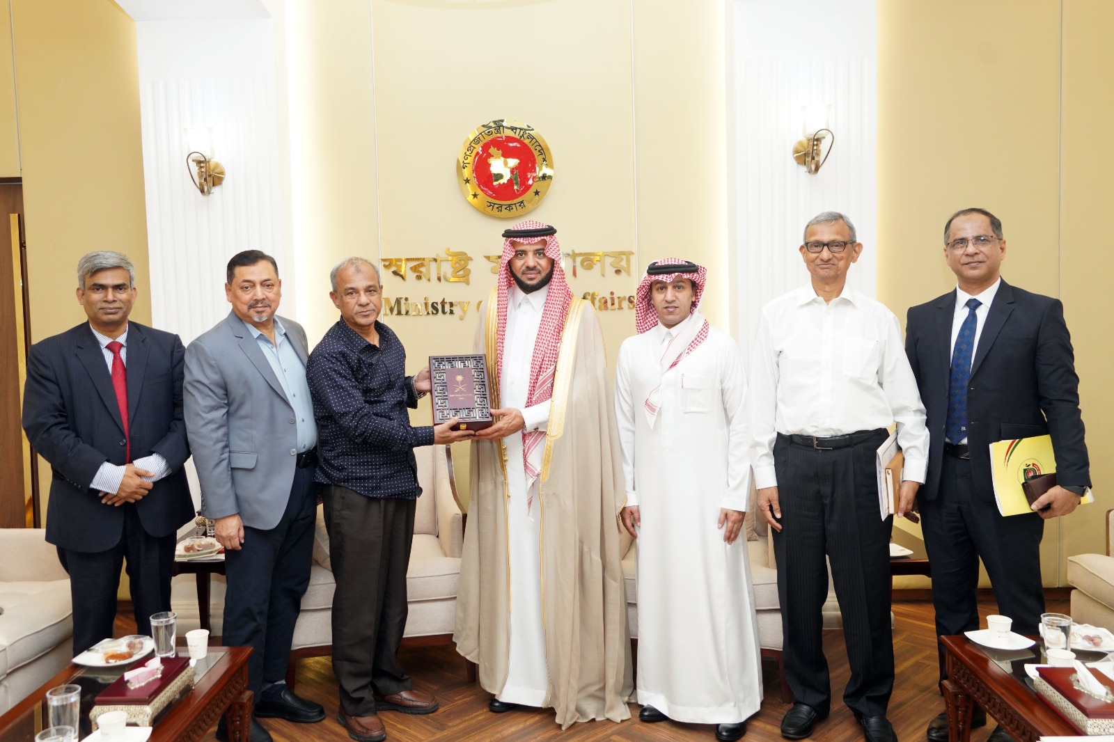 বাংলাদেশ থেকে আরও বেশি জনশক্তি নেয়ার জন্য সৌদি রাষ্ট্রদূতকে আহ্বান
