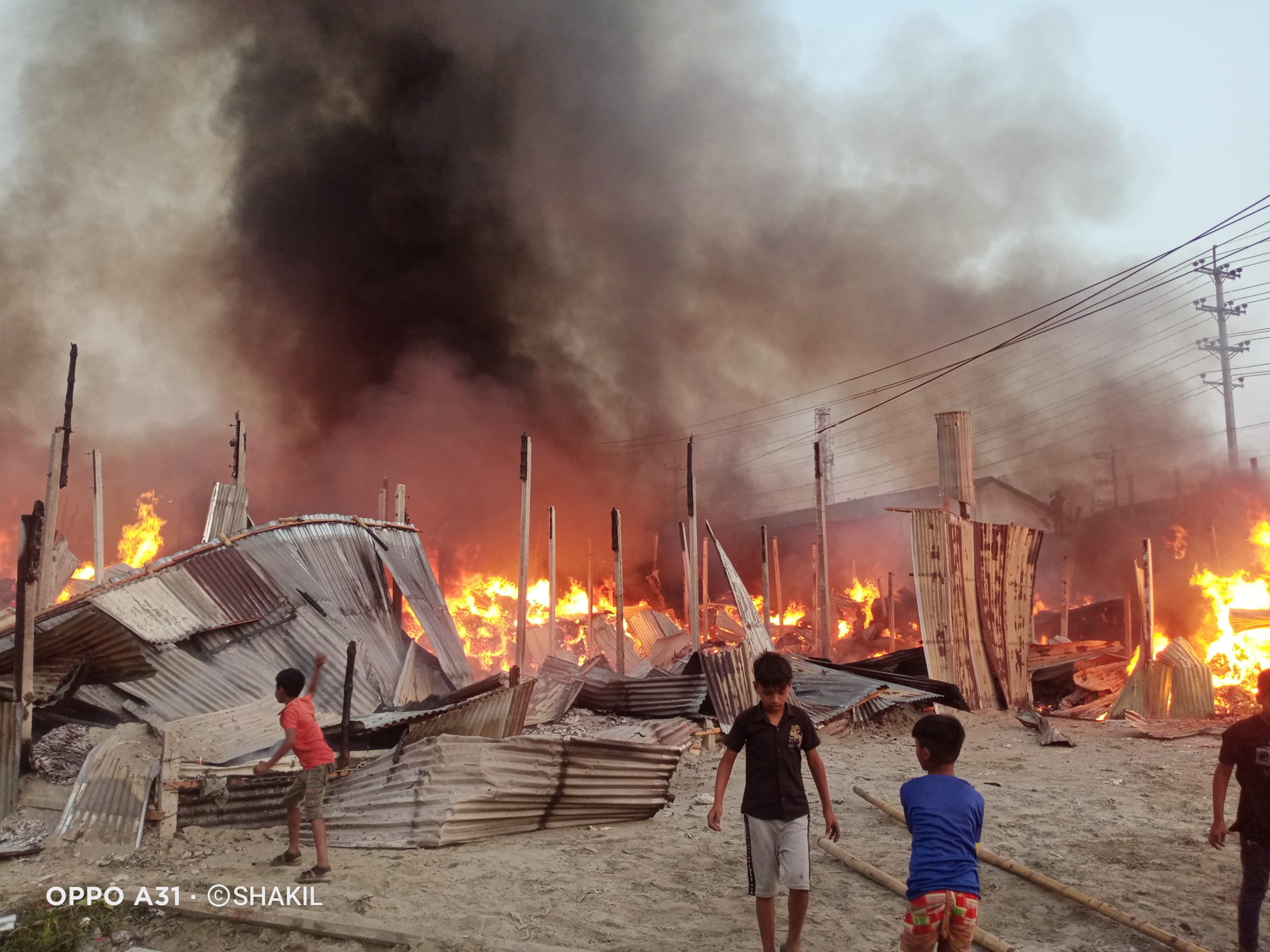 কালিয়াকৈরে আগুনে পুড়ল ৩ ঝুটের গোডাউন