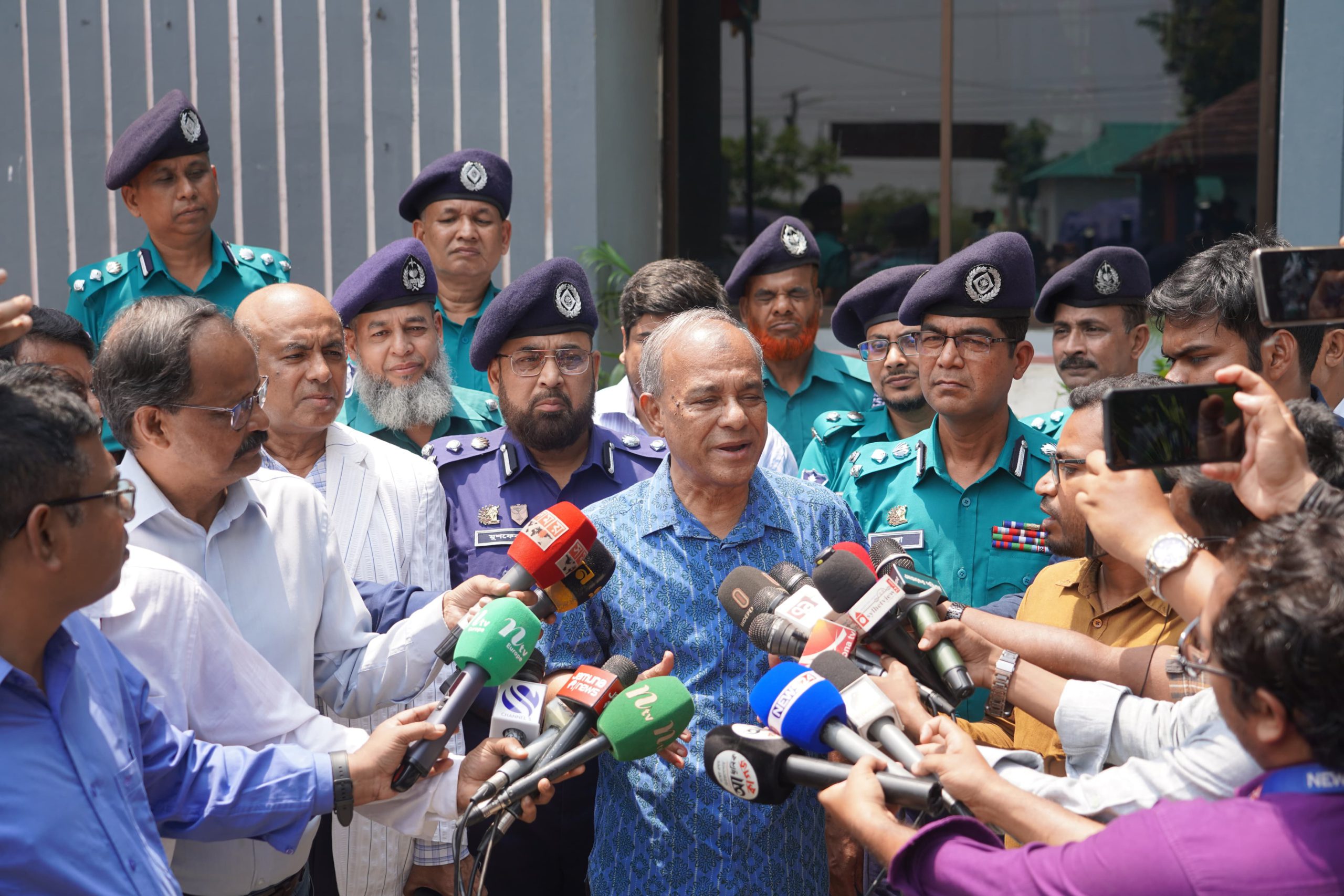 কেউ আইন নিজের হাতে তুলে নিলে কঠোর ব্যবস্থা- স্বরাষ্ট্র উপদেষ্টা