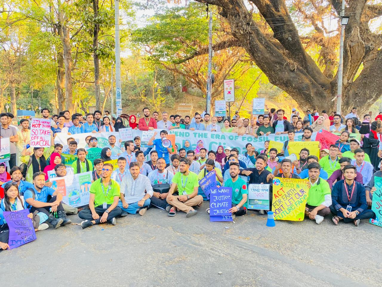 জলবায়ুর নায্যতা ও টেকসই ভবিষ্যৎ গড়ার দাবিতে চট্টগ্রামে ফ্রাইডে’স ফর ফিউচার’র ক্লাইমেট স্ট্রাইক অনুষ্ঠিত