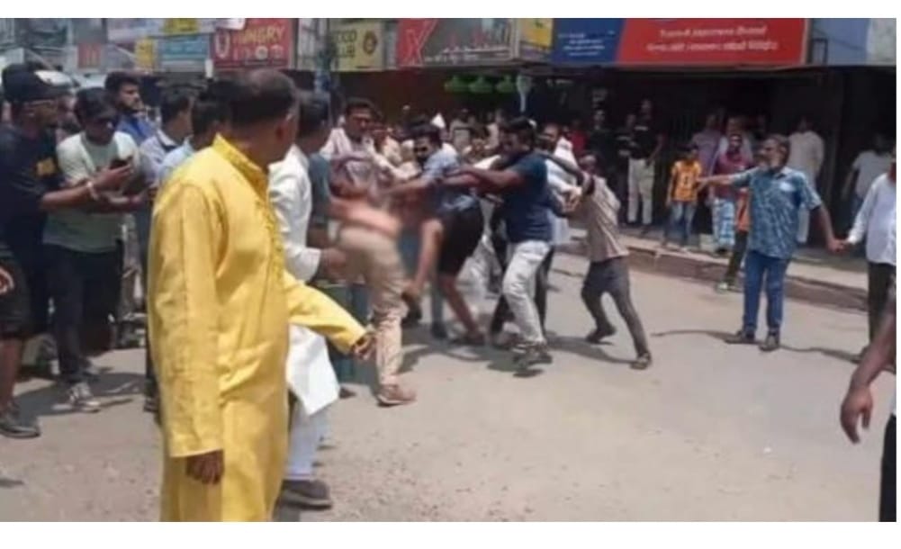 মুন্সিগঞ্জে বিএনপির শোভাযাত্রায় নেতাকর্মীদের সংঘর্ষ, আহত বেশ কয়েকজন।