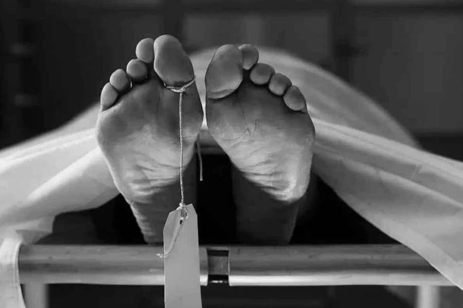 মেয়ের জন্য জীবন দিলেন বাবা