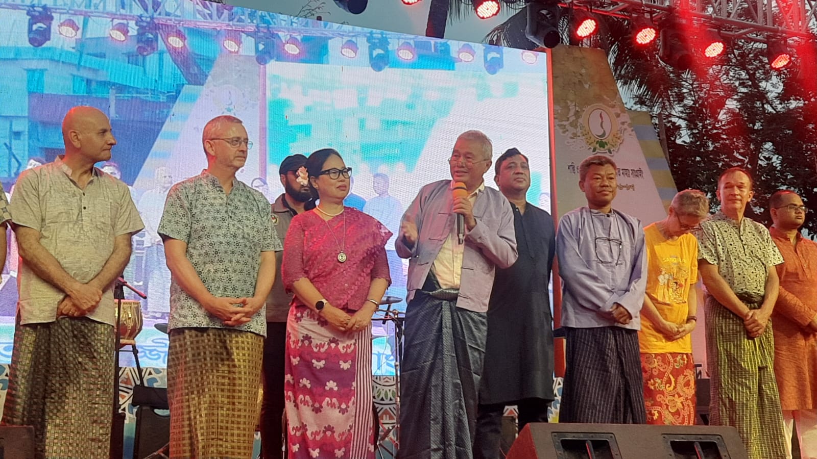 বান্দরবানে ঐতিহ্যবাহী মৈত্রী পানি বর্ষণ উৎসবে পার্বত্য উপদেষ্টা