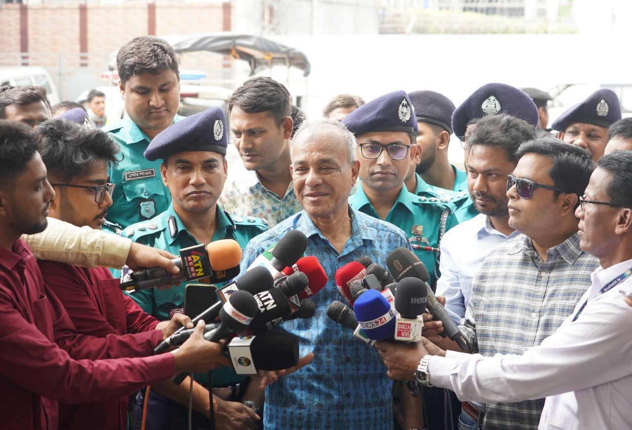 পুলিশের থাকা খাওয়ার মানোন্নয়নে পদক্ষেপ নেয়া হচ্ছে- স্বরাষ্ট্র উপদেষ্টা