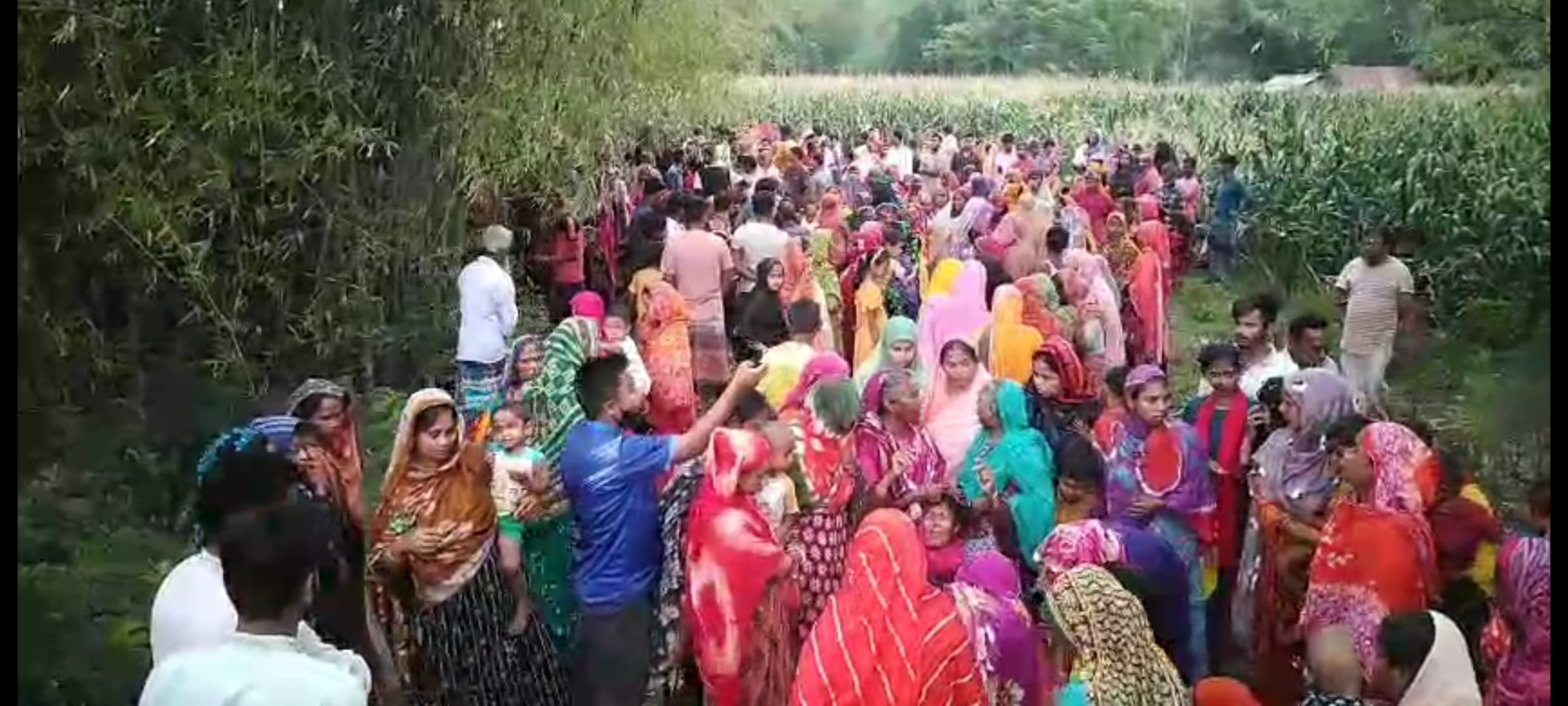 ঠাকুরগাঁওঃ বাঁশঝাড় থেকে হাত-পা-মুখ বাঁধা নারীর মরদেহ উদ্ধার