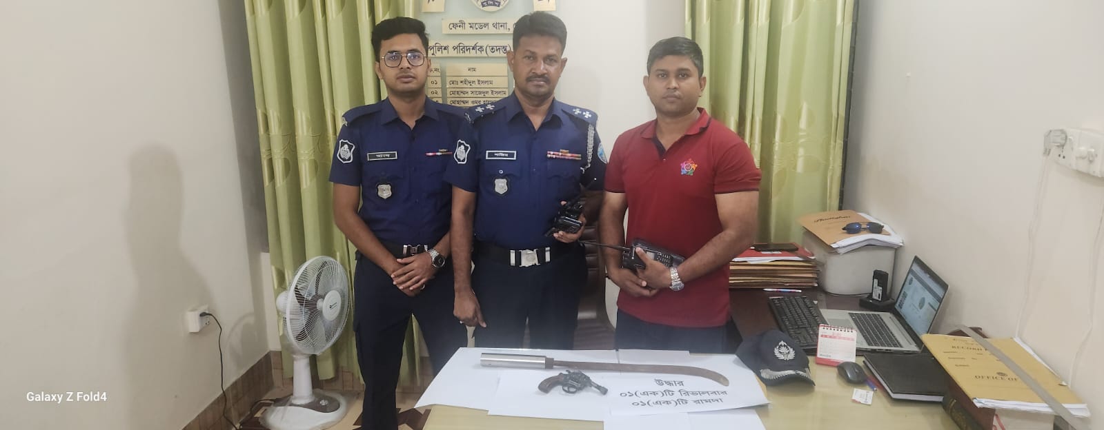 ফেনীতে একটি রিভালবার ও একটি রামদা উদ্ধার