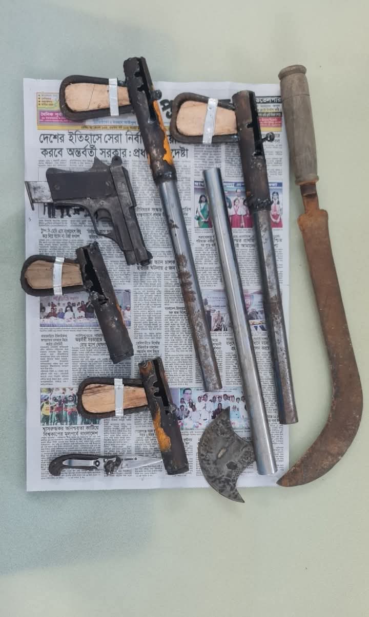খুলনার রূপসায় যৌথবাহিনীর অভিযানে ৫টি আগ্নেয়াস্ত্র ও দেশীয় অস্ত্রসহ গ্রেফতার -২