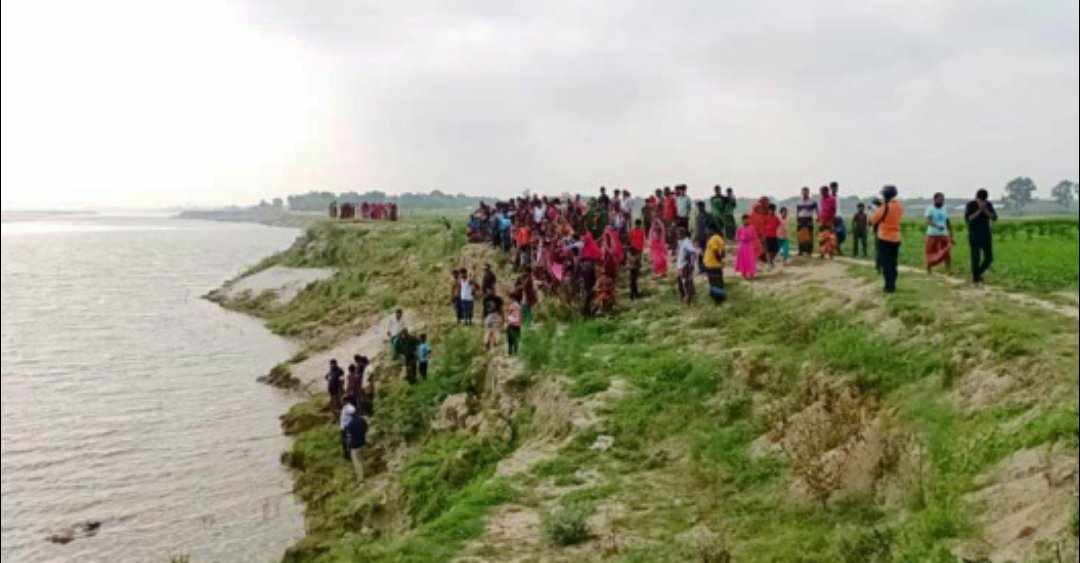 রাজবাড়ীতে পদ্মা নদী থেকে মাথাবিহীন মরদেহ উদ্ধার