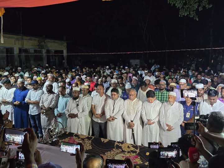 বাবার কবরের পাশে শায়িত হলেন লামিয়া