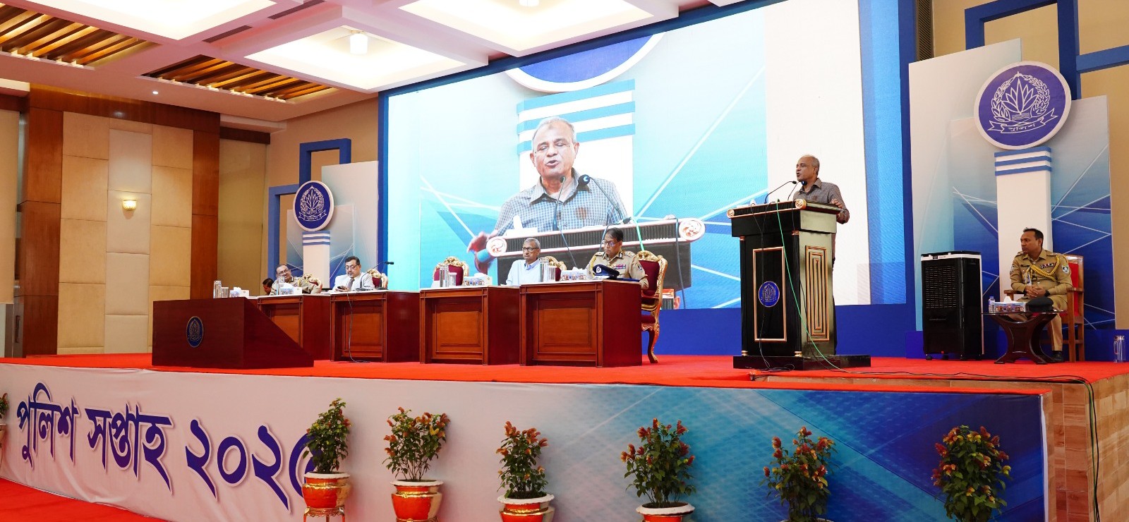 জনবান্ধব পুলিশ হিসেবে নিজেদের গড়ে তুলতে হবে  -পুলিশ কর্মকর্তাদের উদ্দেশ্যে স্বরাষ্ট্র উপদেষ্টা