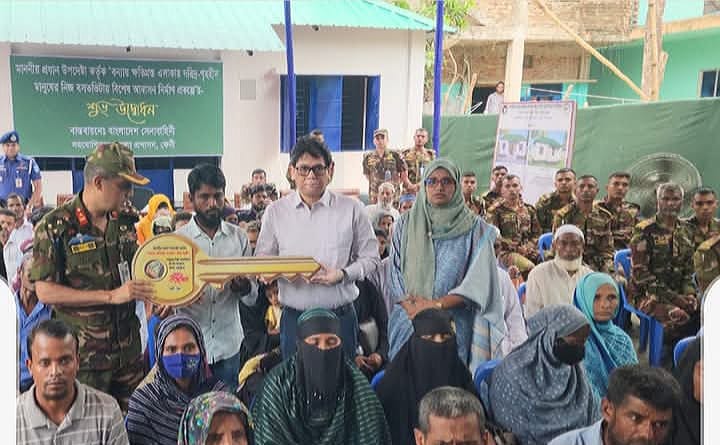 ফেনীতে বন্যায় ক্ষতিগ্রস্ত ১১০ পরিবার পেল প্রধান উপদেষ্টার ঘর উপহার