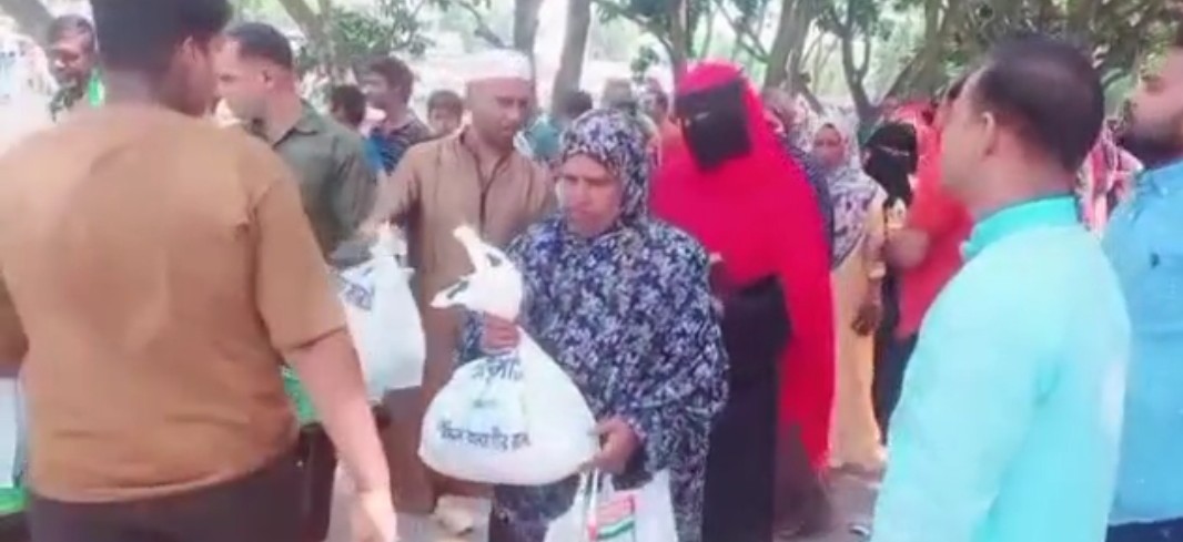 লাবীব গ্রুপের চেয়ারম্যানের মানবিক উদ্যোগ: ঈদ উপহার পেল ১২ হাজার পরিবার