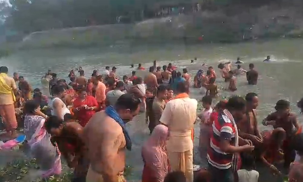 কালিহাতি ঝিনাই নদীর তীরে মহা অষ্টমী স্নান অনুষ্ঠিত,