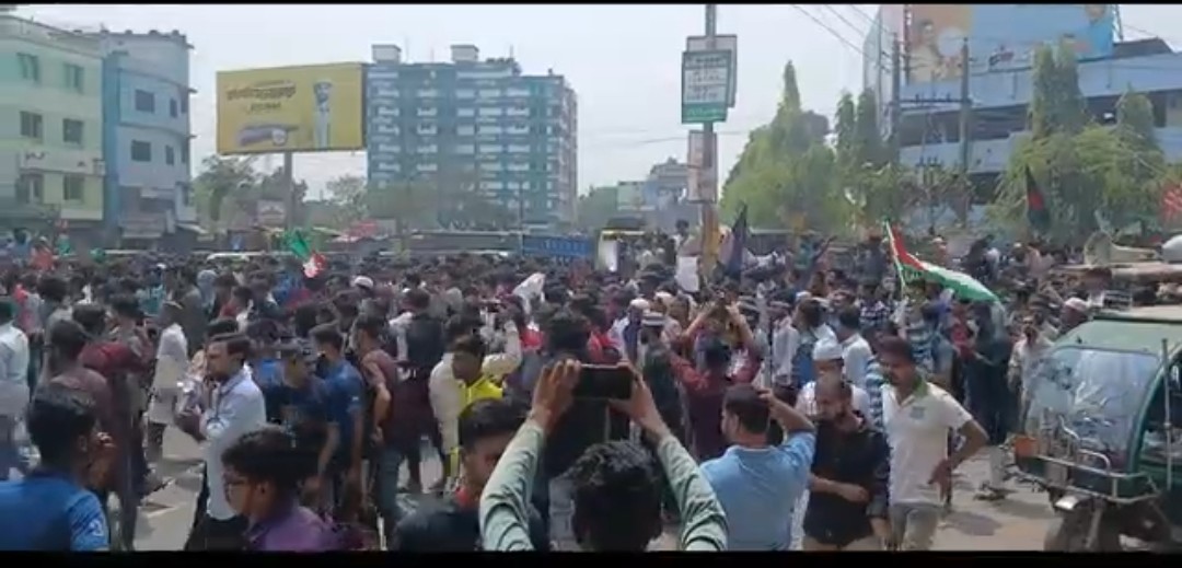 ঠাকুরগাঁও: ফিলিস্তিনে ইসরায়েলের বর্বর হত্যাযজ্ঞের প্রতিবাদে বিক্ষোভ-মানববন্ধন